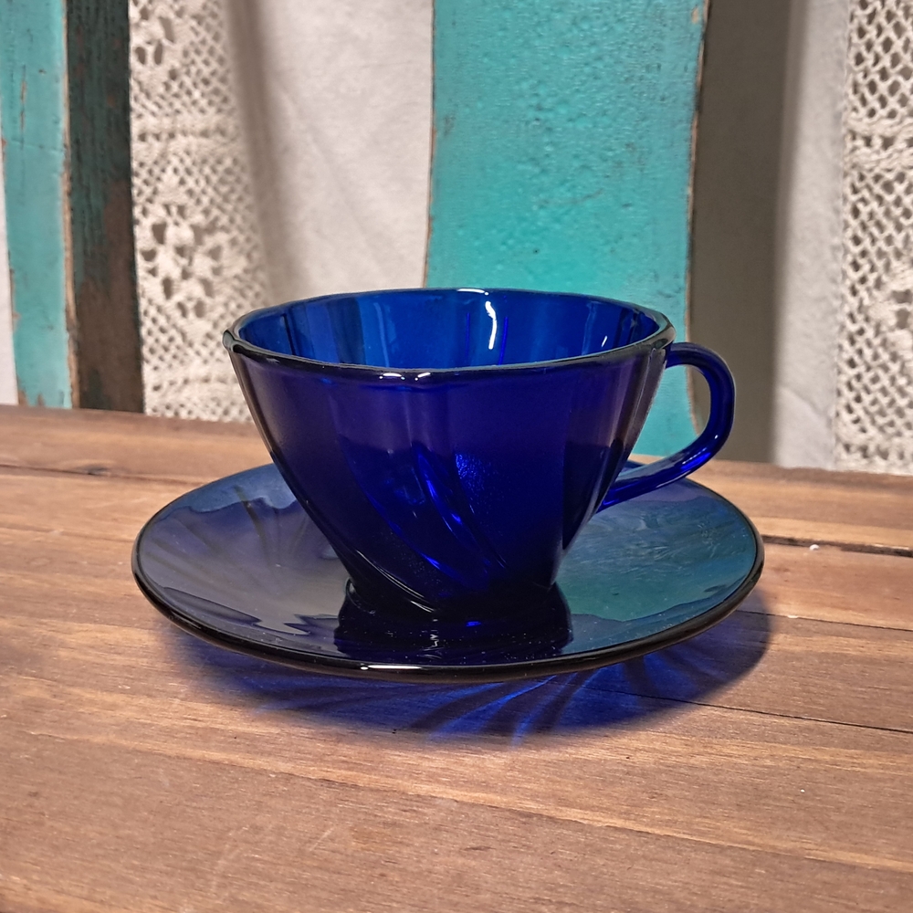 Set Of 4 Duralex Cobalt Blue Spiral Glass Teacup And Saucers